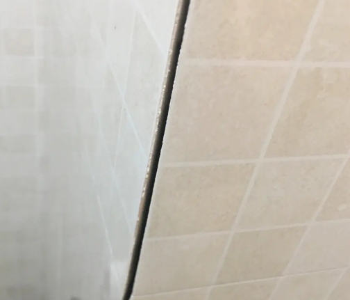 贵池瓷砖空鼓维修公司分享阳台瓷砖脱落的修复过程可以分为以下几个步骤